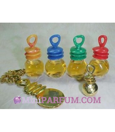 Rare ensemble 4 miniatures Une touche de Naf-Naf , 1 pin's, 1 porte-clé
