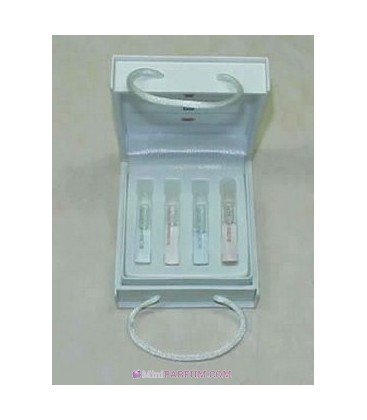 Adorable écrin sac BCBGIRL contenant 4 tubes 1ml