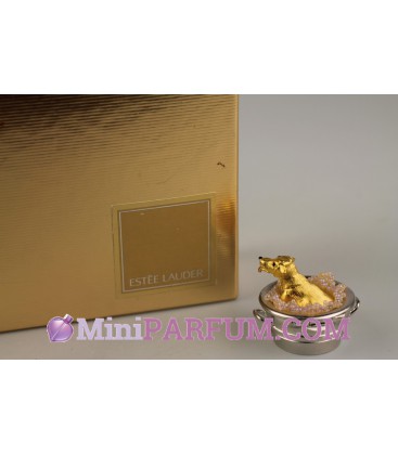 Concrète - Puppy in a tub