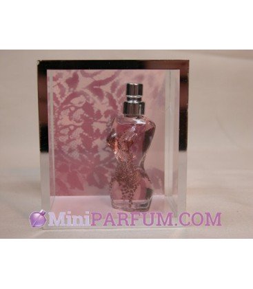 Classique, corset façon dentelle rose. Défauts